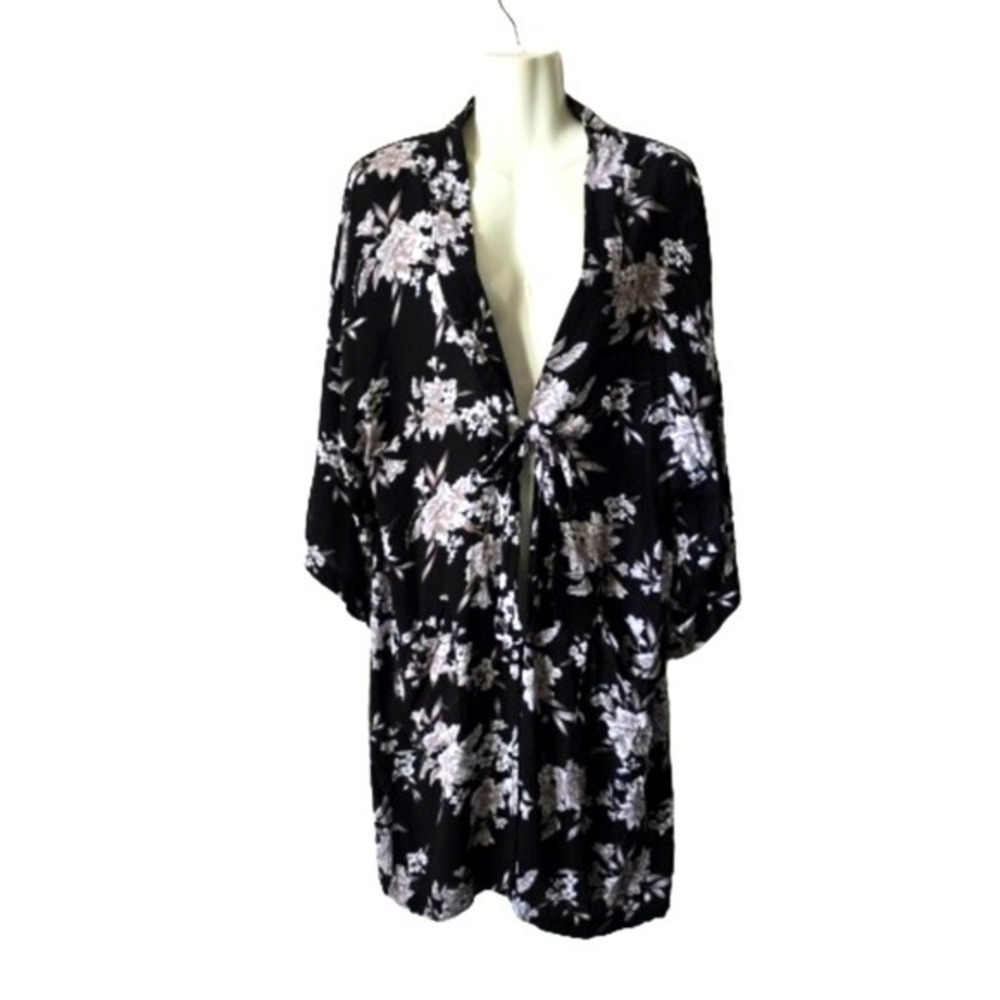 Spiritual Gangster Black White Floral Kimono Robe Front‎ Tie Pockets OS